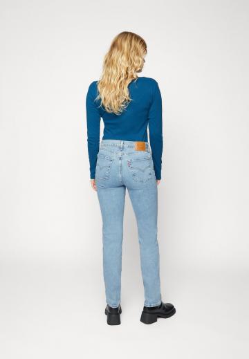 Прямые джинсы