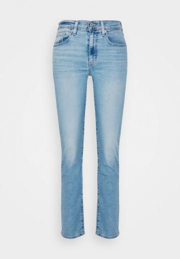 Прямые джинсы