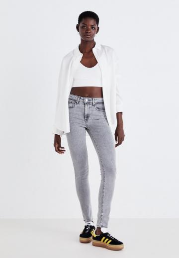 Узкие джинсы