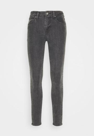 Узкие джинсы