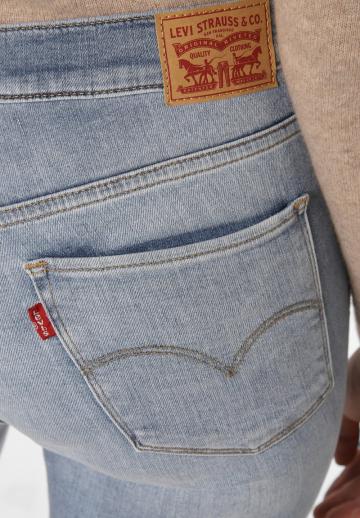 Короткие джинсы