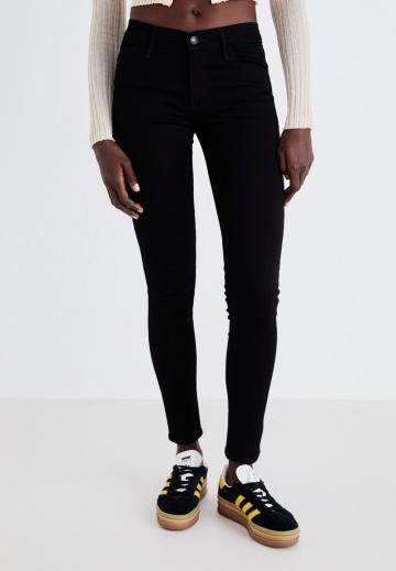 Узкие джинсы