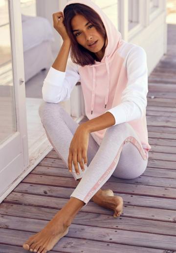 Пуловер с капюшоном