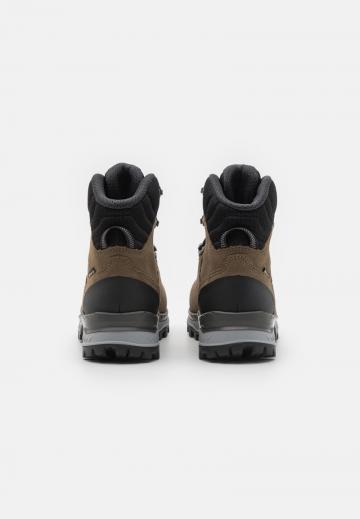 Походные ботинки