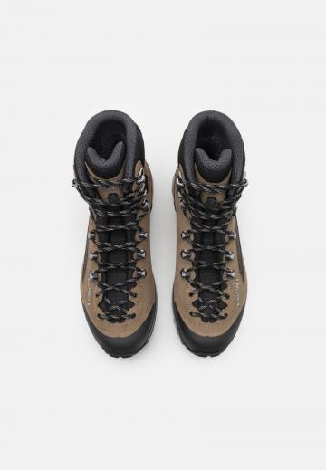 Походные ботинки