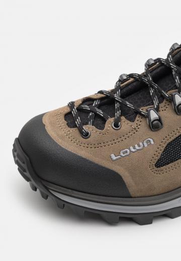 Походные ботинки