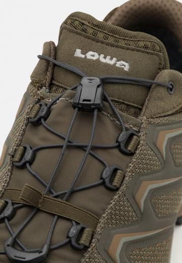 Походные кроссовки