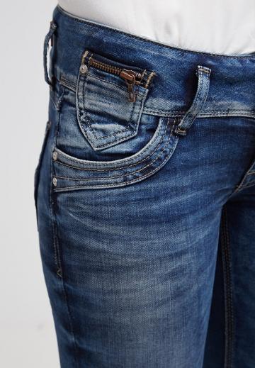 Прямые джинсы