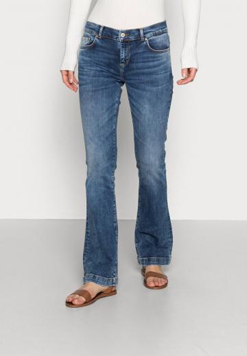 Клешеные джинсы