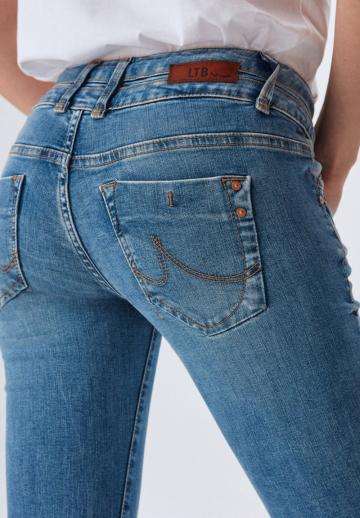 Узкие джинсы