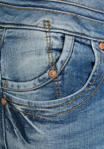 Узкие джинсы