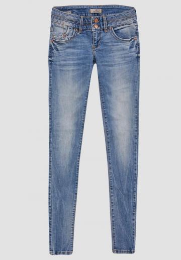 Узкие джинсы