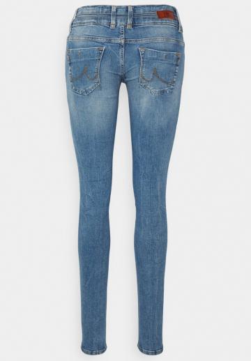Узкие джинсы