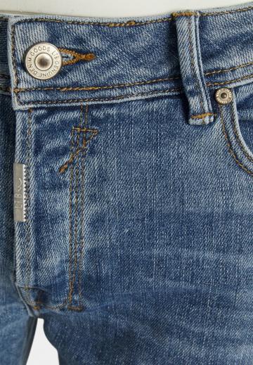 Прямые джинсы