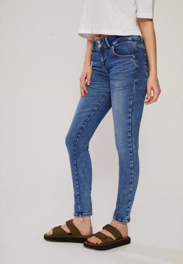 Узкие джинсы