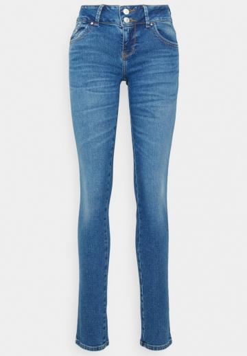 Узкие джинсы
