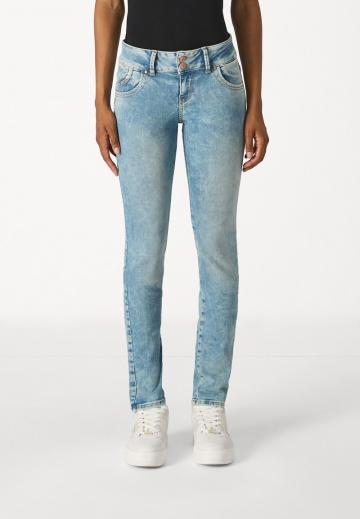 Узкие джинсы