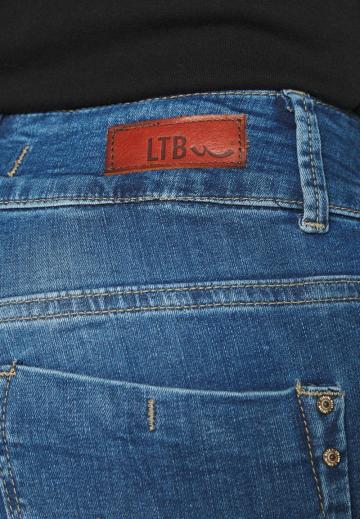 Узкие джинсы