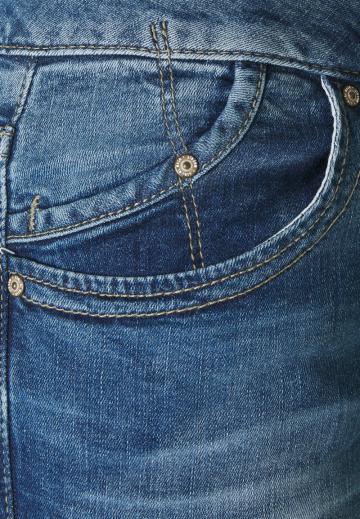 Узкие джинсы