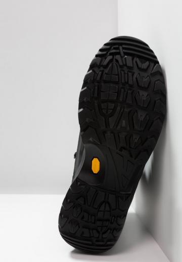 Походные ботинки