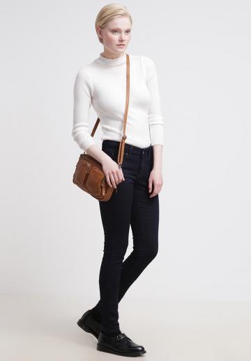 Узкие джинсы