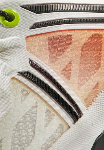 Походные ботинки