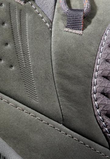 Походные ботинки