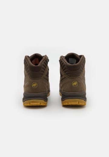 Походные ботинки