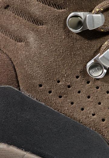 Походные ботинки