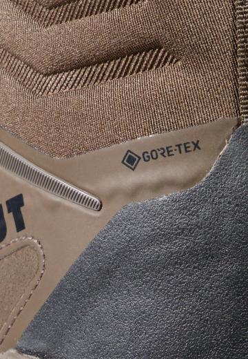 Походные ботинки