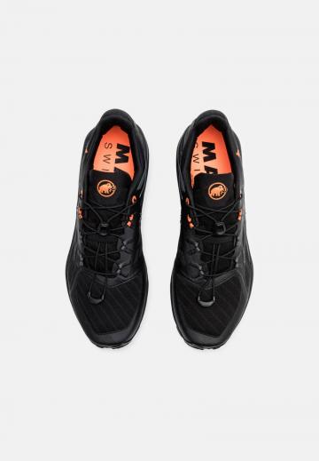 Походные кроссовки