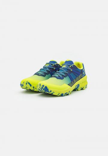 Походные кроссовки