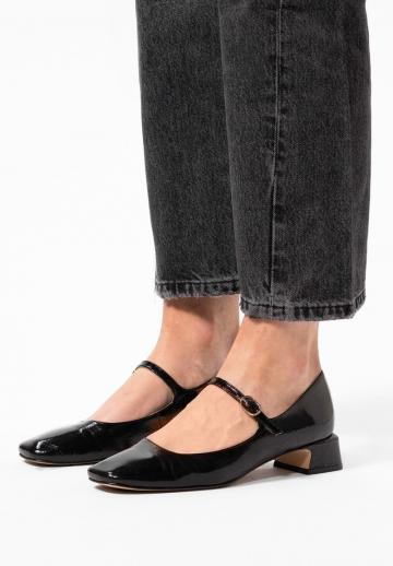 Туфли с ремешком