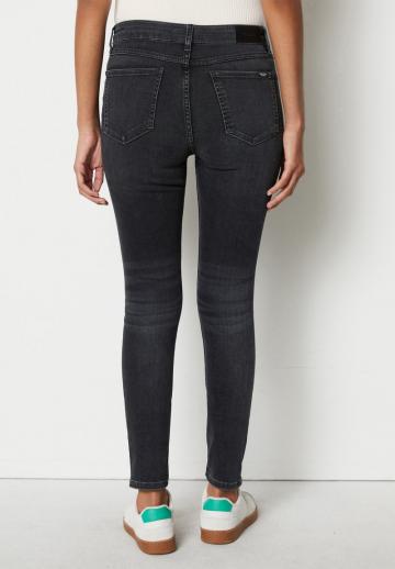 Узкие джинсы