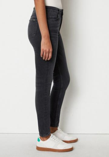 Узкие джинсы