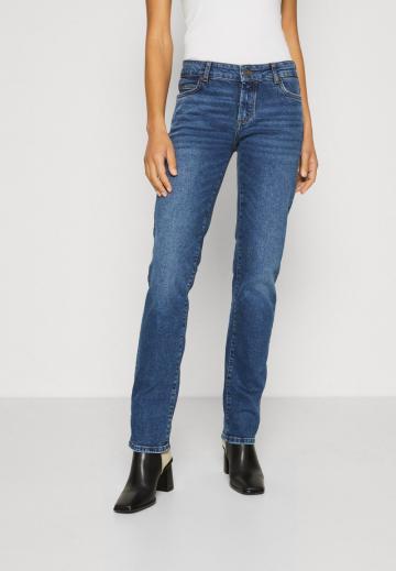 Прямые джинсы