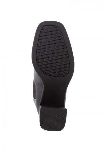 Полусапожки на высоком каблуке