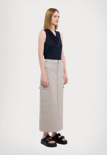 Юбка с накладными карманами