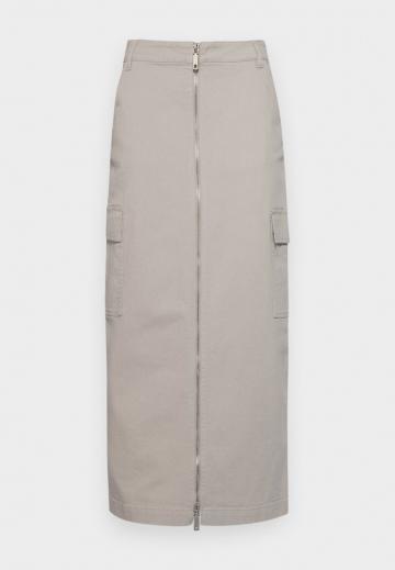 Юбка с накладными карманами