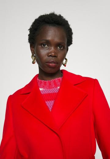 Короткое пальто