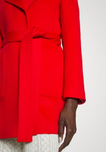 Короткое пальто