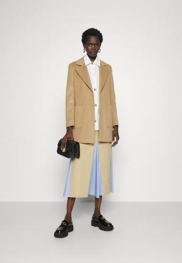 Короткое пальто