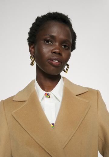 Короткое пальто