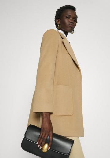 Короткое пальто