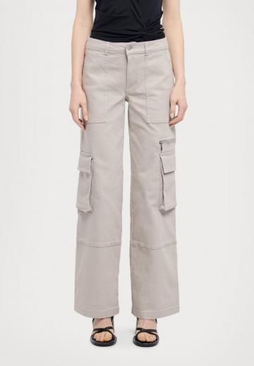 Брюки с накладными карманами