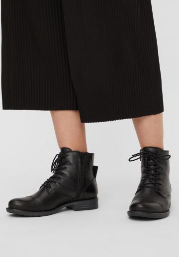 Ботинки на шнуровке