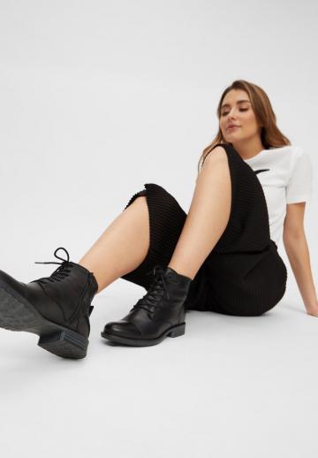 Ботинки на шнуровке