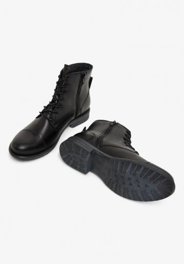 Ботинки на шнуровке