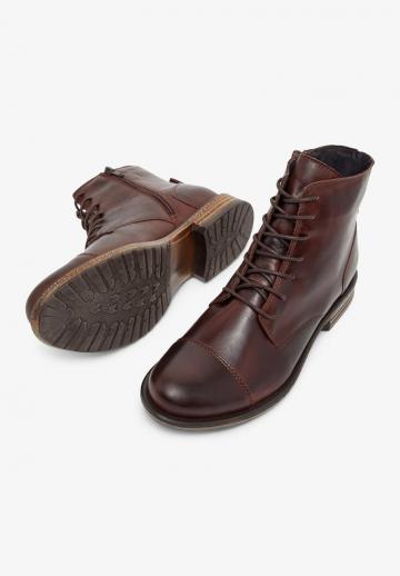 Ботинки на шнуровке