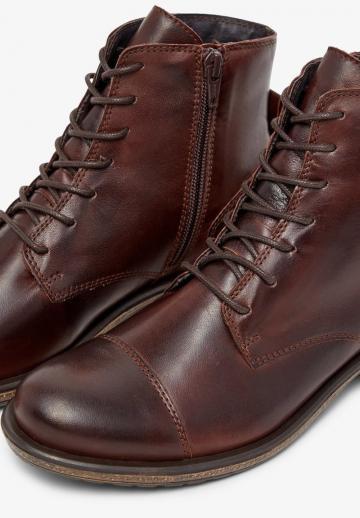 Ботинки на шнуровке